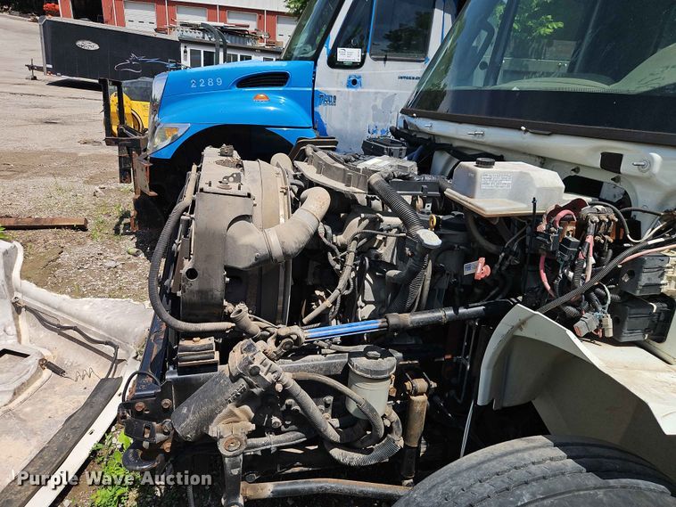 image for item DQ7814 2013 International 4300 utility / service truck