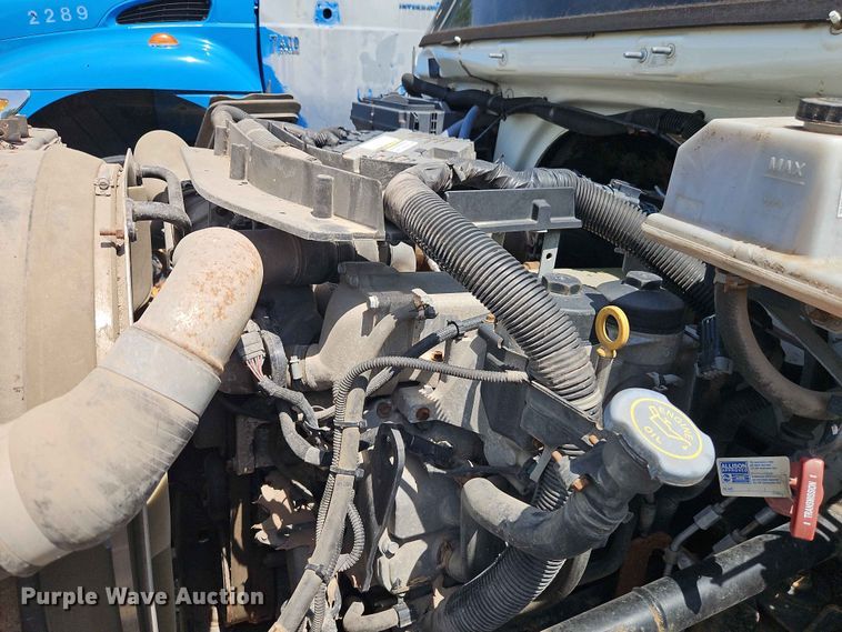 image for item DQ7814 2013 International 4300 utility / service truck