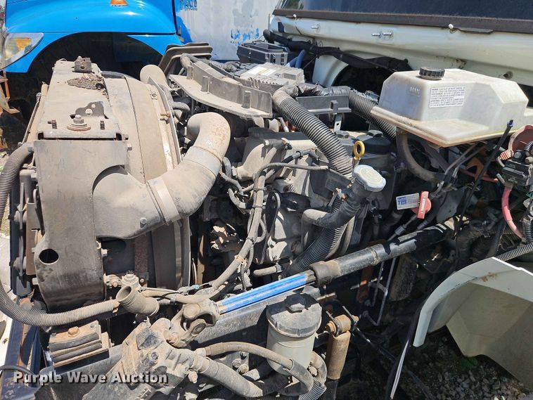 image for item DQ7814 2013 International 4300 utility / service truck