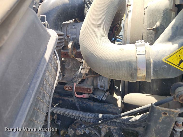 image for item DQ7814 2013 International 4300 utility / service truck