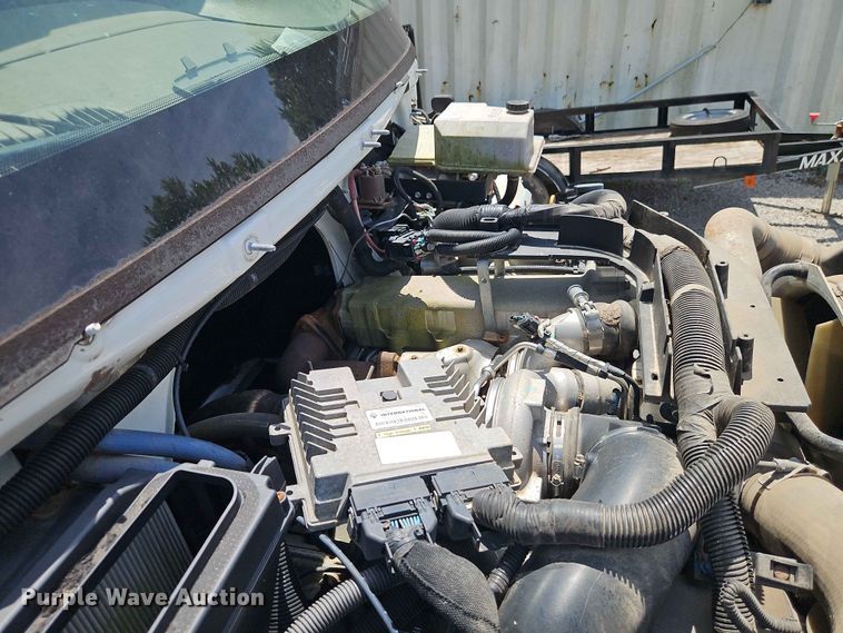image for item DQ7814 2013 International 4300 utility / service truck