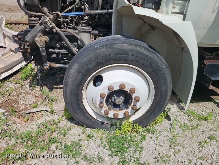 image for item DQ7814 2013 International 4300 utility / service truck