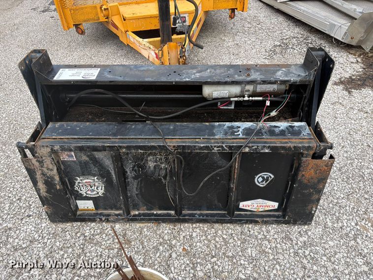 image for item DQ7819 Tommy Gate Co. end gate lift