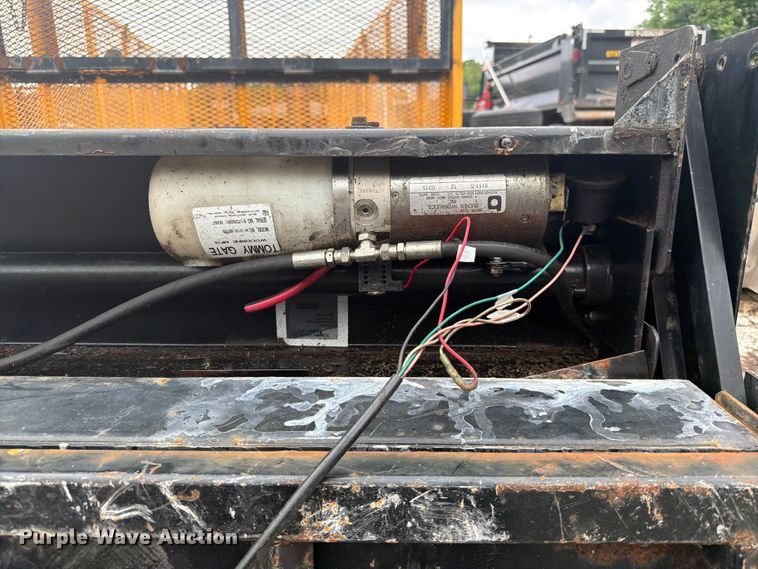 image for item DQ7819 Tommy Gate Co. end gate lift