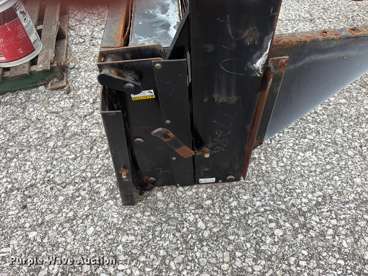 image for item DQ7819 Tommy Gate Co. end gate lift