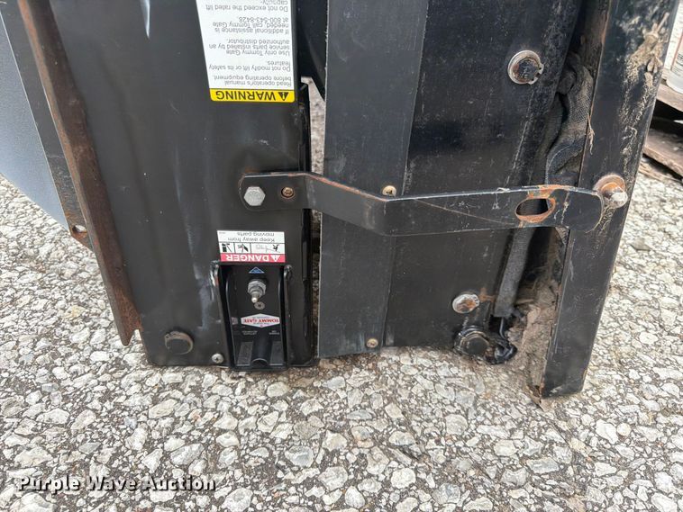 image for item DQ7819 Tommy Gate Co. end gate lift