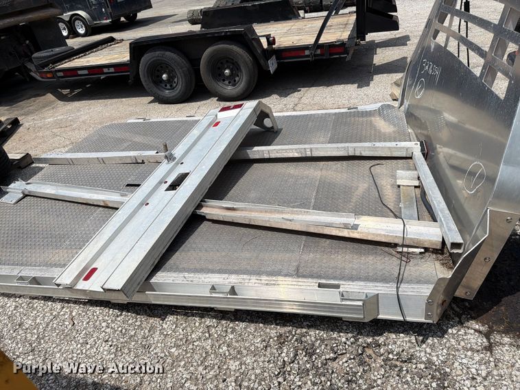image for item DQ7820 EBY 1100 flatbed