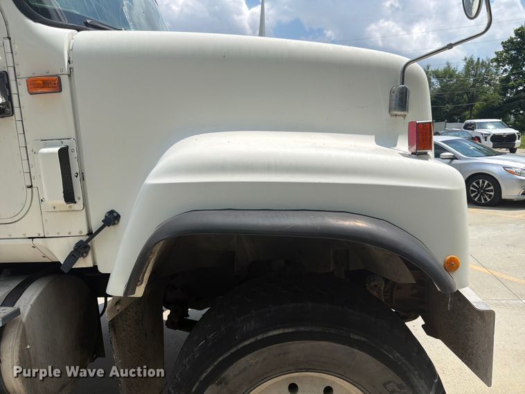 image for item DQ7829 2007 International 5500i ready mix truck