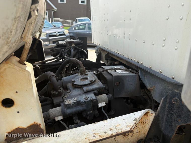 image for item DQ7829 2007 International 5500i ready mix truck