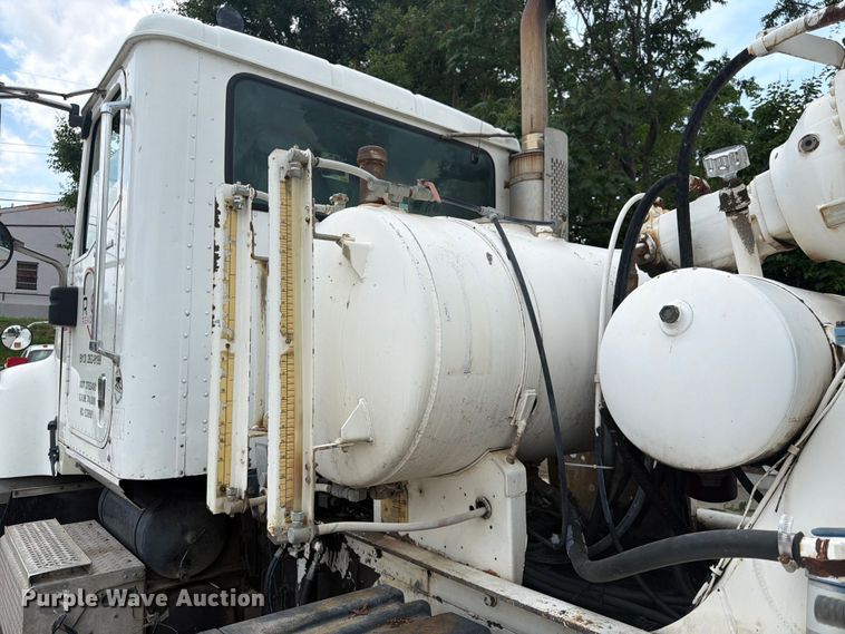 image for item DQ7829 2007 International 5500i ready mix truck