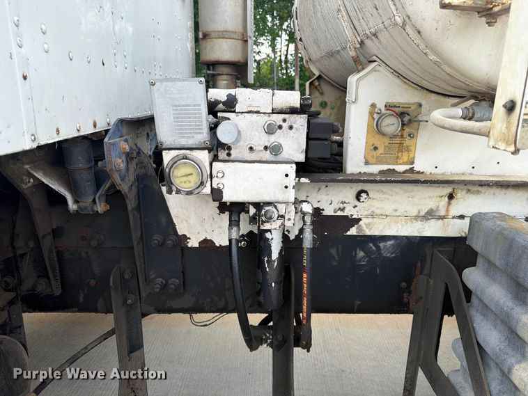 image for item DQ7829 2007 International 5500i ready mix truck