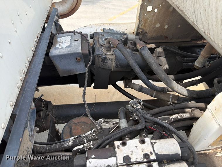 image for item DQ7829 2007 International 5500i ready mix truck