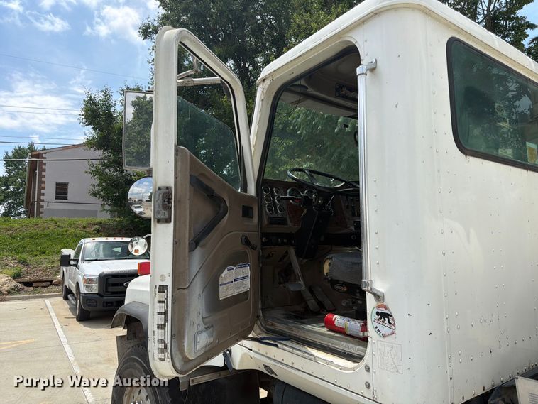 image for item DQ7829 2007 International 5500i ready mix truck