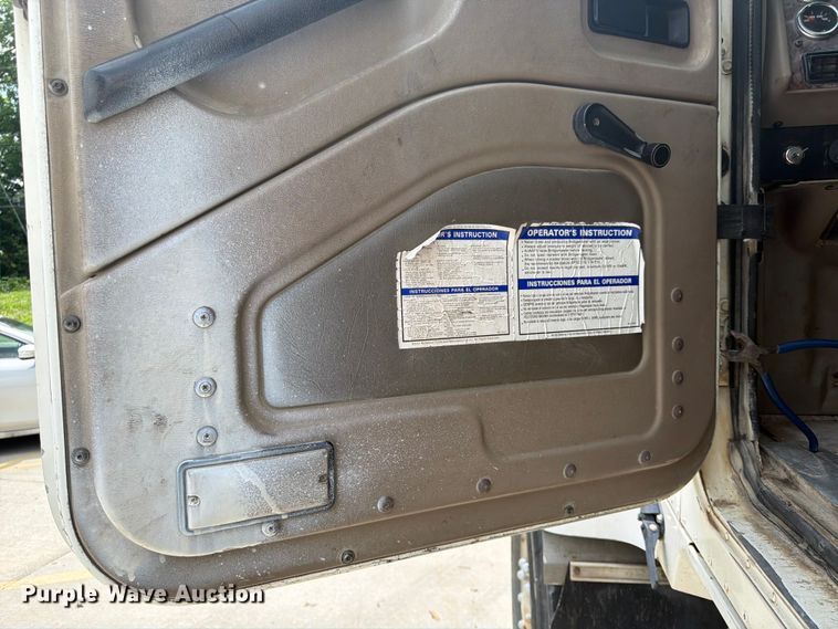 image for item DQ7829 2007 International 5500i ready mix truck