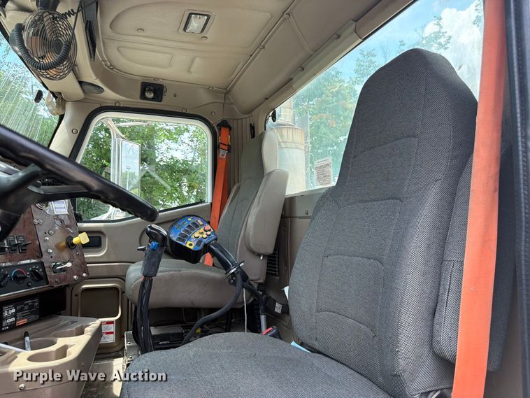 image for item DQ7829 2007 International 5500i ready mix truck
