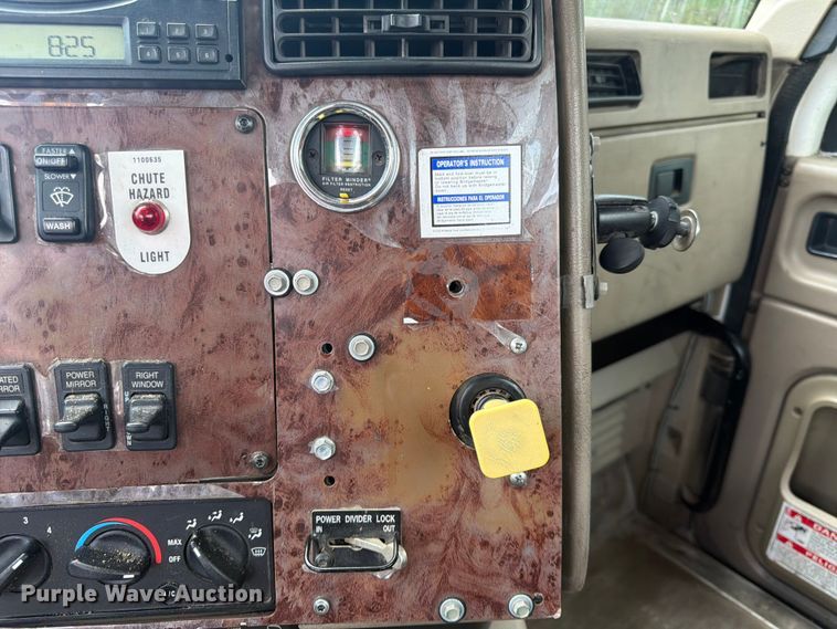 image for item DQ7829 2007 International 5500i ready mix truck