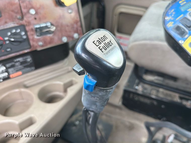image for item DQ7829 2007 International 5500i ready mix truck
