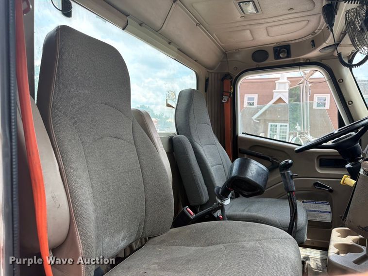 image for item DQ7829 2007 International 5500i ready mix truck