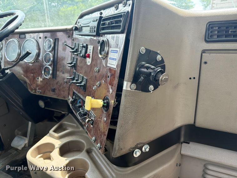 image for item DQ7829 2007 International 5500i ready mix truck