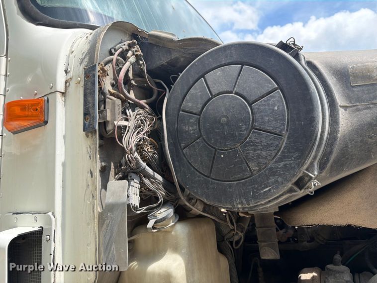 image for item DQ7829 2007 International 5500i ready mix truck