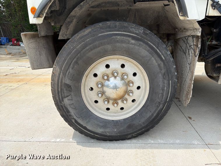 image for item DQ7829 2007 International 5500i ready mix truck