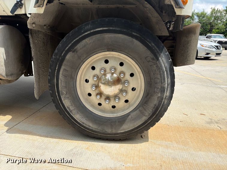 image for item DQ7829 2007 International 5500i ready mix truck