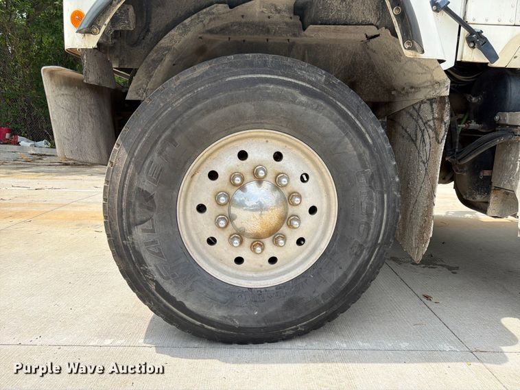 image for item DQ7829 2007 International 5500i ready mix truck