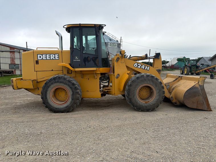 image for item DQ7833 2003 John Deere 624H wheel loader