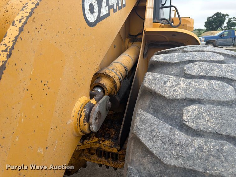 image for item DQ7833 2003 John Deere 624H wheel loader