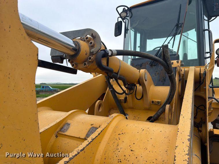 image for item DQ7833 2003 John Deere 624H wheel loader