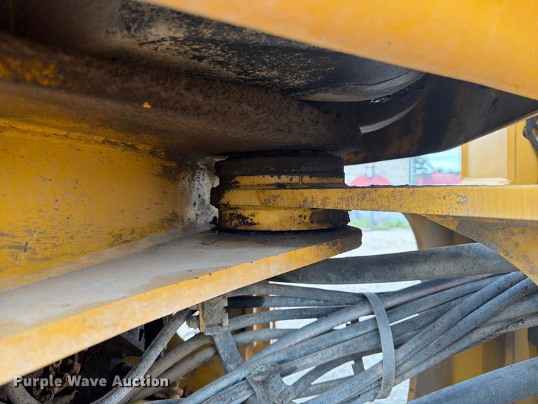 image for item DQ7833 2003 John Deere 624H wheel loader