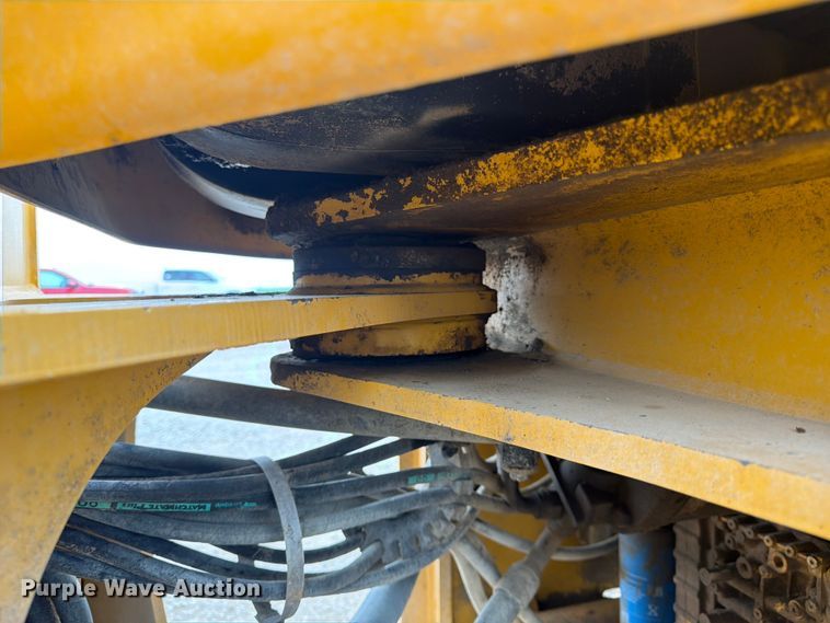 image for item DQ7833 2003 John Deere 624H wheel loader