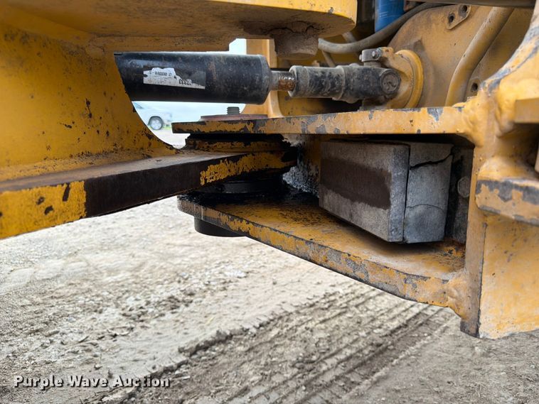 image for item DQ7833 2003 John Deere 624H wheel loader