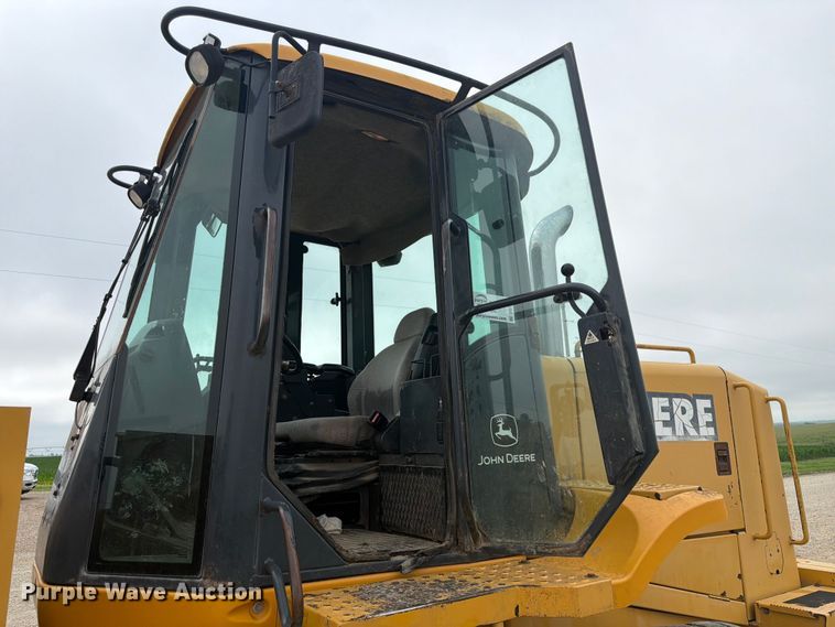 image for item DQ7833 2003 John Deere 624H wheel loader