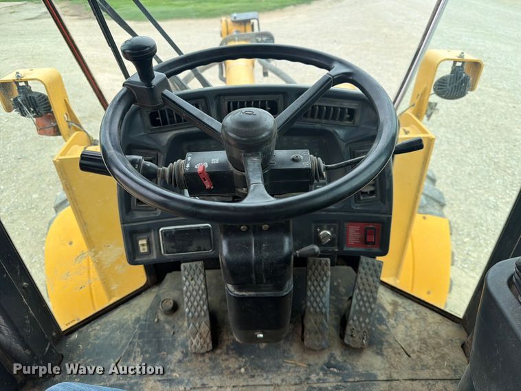 image for item DQ7833 2003 John Deere 624H wheel loader