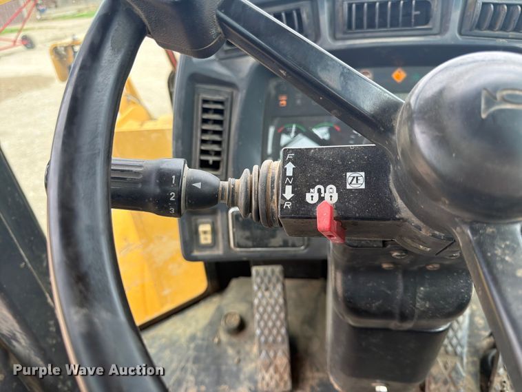 image for item DQ7833 2003 John Deere 624H wheel loader