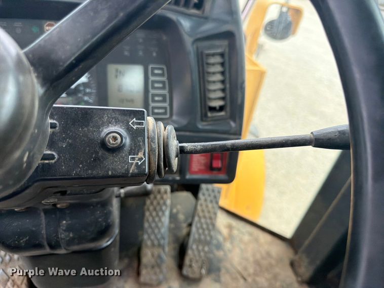 image for item DQ7833 2003 John Deere 624H wheel loader