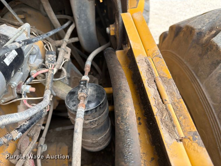 image for item DQ7833 2003 John Deere 624H wheel loader