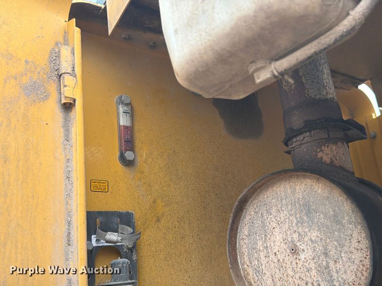 image for item DQ7833 2003 John Deere 624H wheel loader