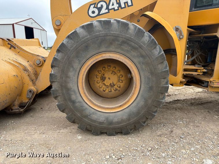image for item DQ7833 2003 John Deere 624H wheel loader