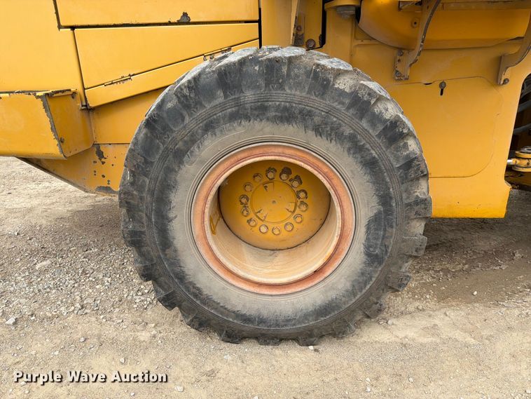 image for item DQ7833 2003 John Deere 624H wheel loader