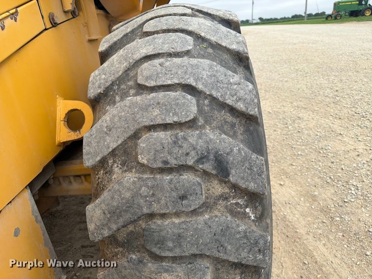image for item DQ7833 2003 John Deere 624H wheel loader