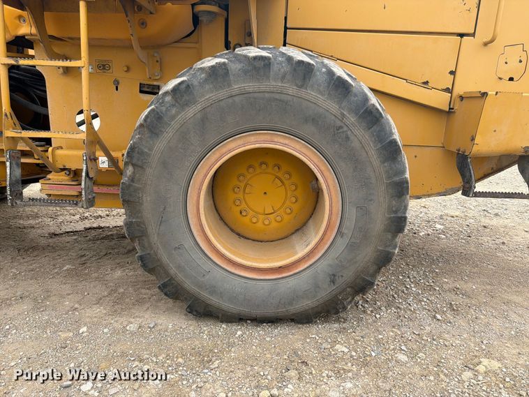 image for item DQ7833 2003 John Deere 624H wheel loader