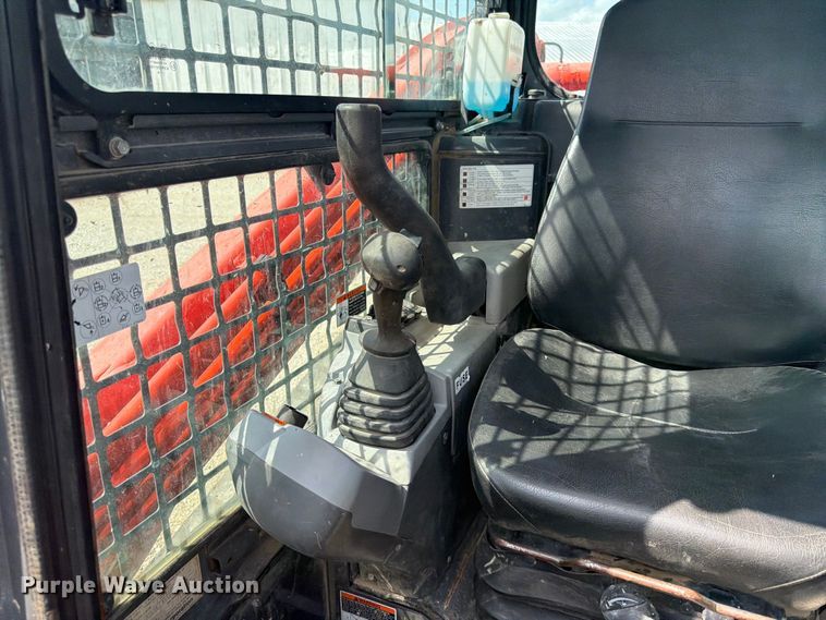 image for item DQ7837 2019 Kubota SVL 75-2 tracked skid steer loader