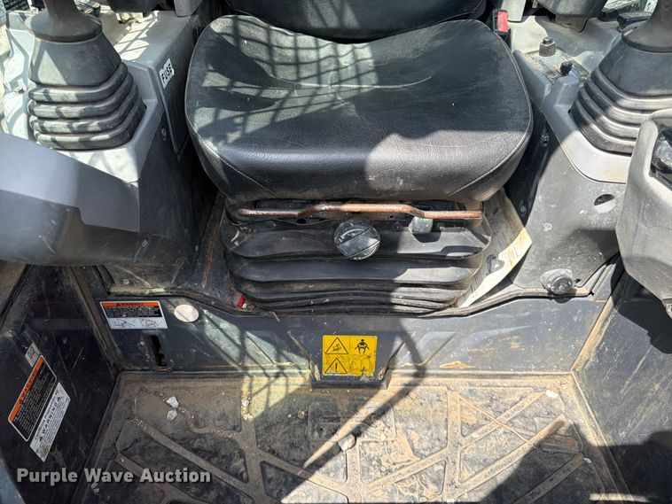 image for item DQ7837 2019 Kubota SVL 75-2 tracked skid steer loader