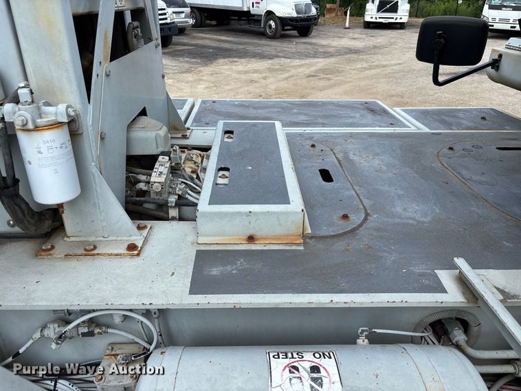 image for item DU0459 2003 Gradall XL3100 wheeled excavator