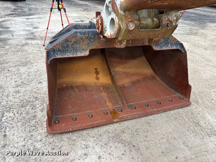 image for item DU0459 2003 Gradall XL3100 wheeled excavator
