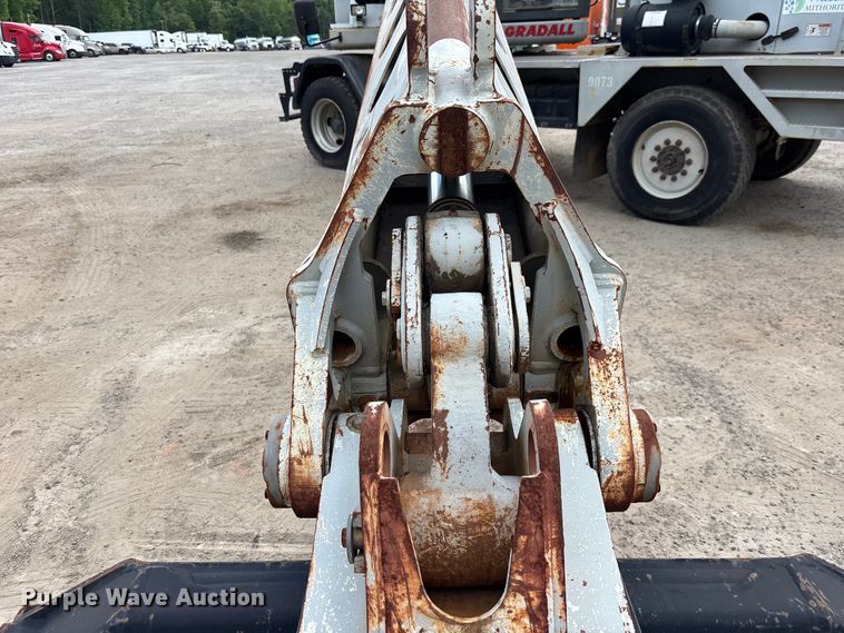 image for item DU0459 2003 Gradall XL3100 wheeled excavator