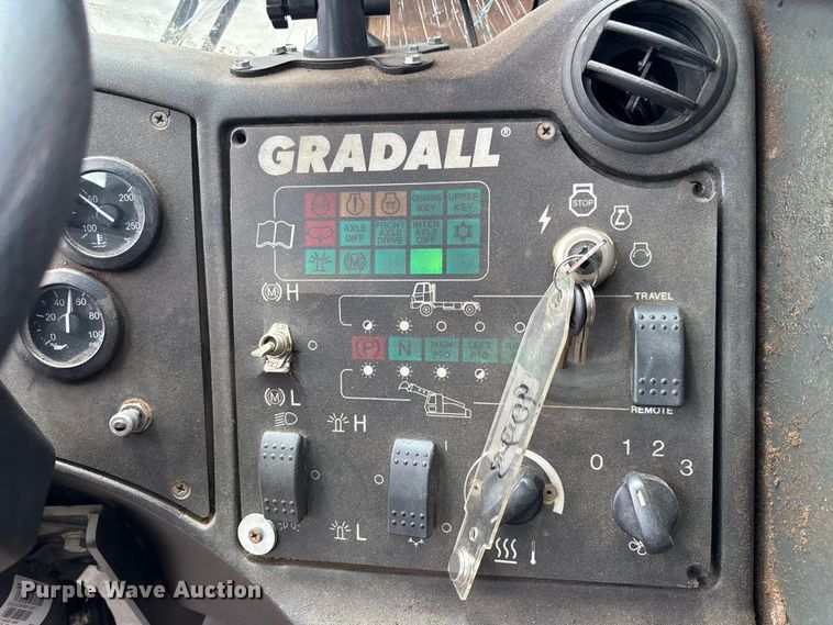 image for item DU0459 2003 Gradall XL3100 wheeled excavator