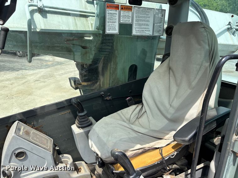 image for item DU0459 2003 Gradall XL3100 wheeled excavator